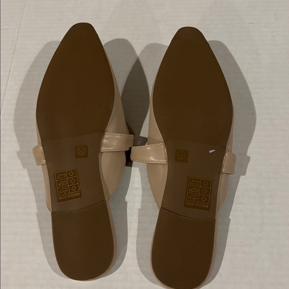 Brinley Co. Tan Mailee Vegan Leather Flat Rounded Square Toe Mule - Size 6.5 - Picture 8 of 8